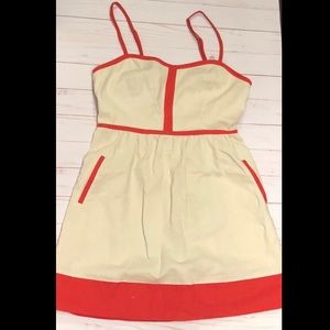 Adorable little linen dress with pockets!